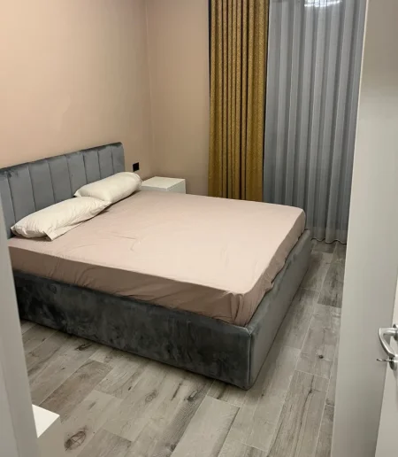 Tirane, jepet me qera apartament 1+1 Kati 1, 70 m² 800 € 
