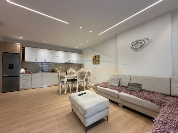 Tirane, jepet me qera apartament 2+1+Ballkon Kati 4, 108 m² 550 € (Unaza e Re)
