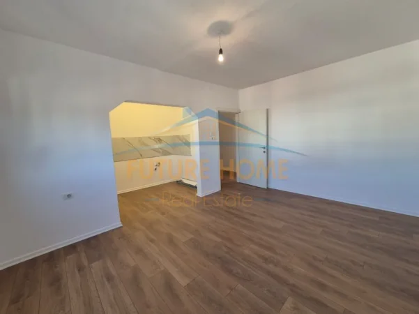 Tirane, shitet apartament 1+1+Ballkon Kati 5, 58 m² 93.000 € (Oxhaku)