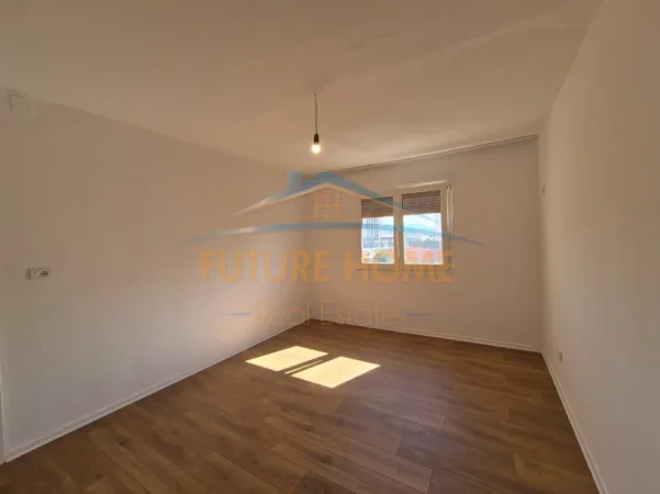 Tirane, shitet apartament 1+1+Ballkon Kati 5, 58 m² 93.000 € (Oxhaku)