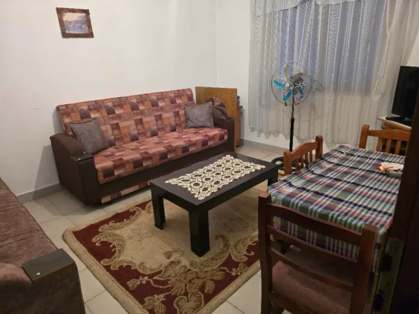 Tirane, jepet me qera apartament 1+1+Ballkon Kati 2, 70 m² 30.000 leke.(Prane ish stacionit te fundit te Tiranes Re.)