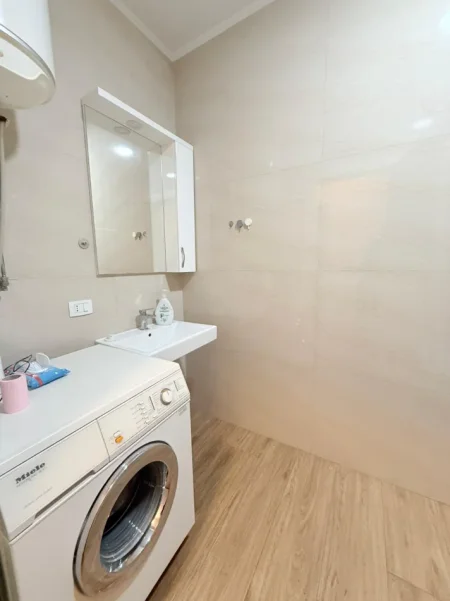 Tirane, jepet me qera apartament 2+1 Kati 7, 100 m² 1.000 € (Kompleksi Delijorgji)