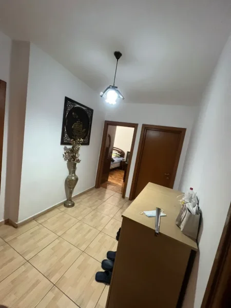 Tirane, shitet apartament 3+1 Kati 3, 85 m² 175.000 € (Rruga Karl Gega)