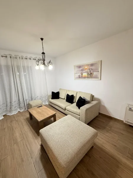 Tirane, jepet me qera apartament 2+1 Kati 8, 95 m² 1.000 € (Kompleksi Delijorgji)