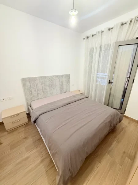 Tirane, jepet me qera apartament 2+1 Kati 8, 95 m² 1.000 € (Kompleksi Delijorgji)