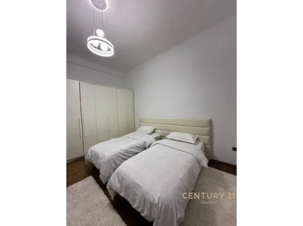 Tirane, jepet me qera apartament 2+1+Ballkon Kati 4, 120 m² 1.300 € (rruga e barrikadave)