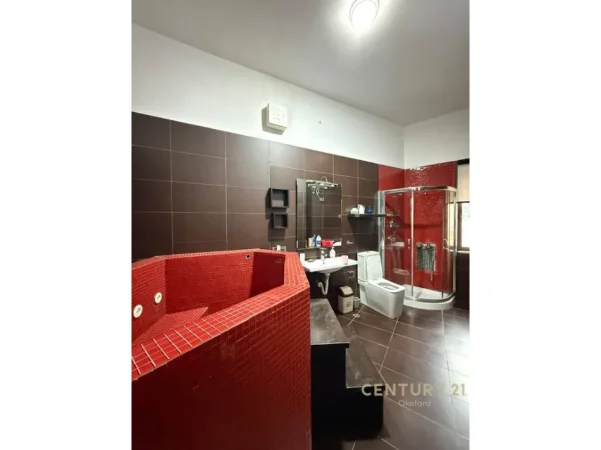Tirane, jepet me qera apartament 2+1+Ballkon Kati 4, 120 m² 1.300 € (rruga e barrikadave)