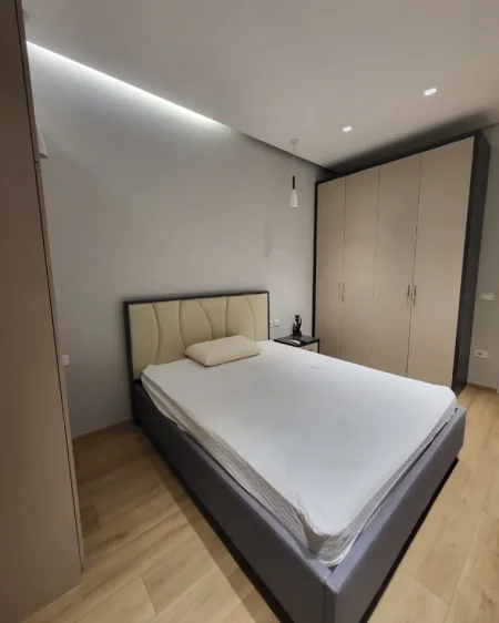 Tirane, jepet me qera apartament 1+1+Ballkon Kati 5, 76 m² 800 € (Kompleksi Delijorgji)