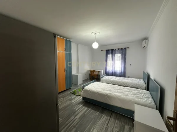 Tirane, jepet me qera apartament 2+1 , 120 m² 600 € (laprake dritan hoxha)