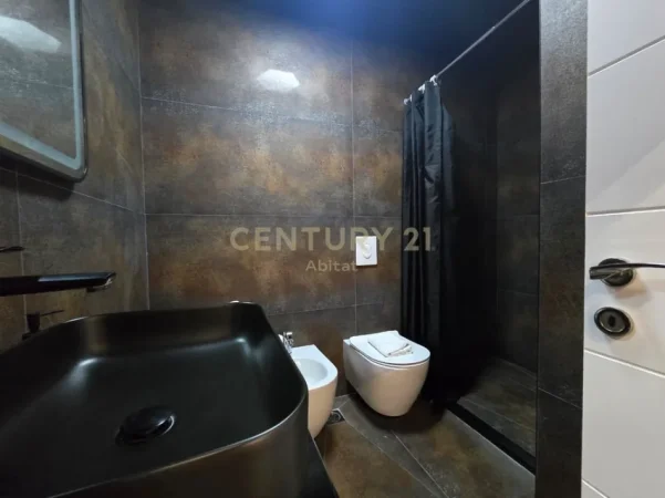 Tirane, shitet apartament 3+1+Ballkon Kati 7, 106 m² 320.000 € (stadiumi dinamo)