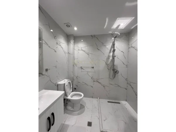 Tirane, jepet me qera apartament 2+1+Ballkon Kati 4, 232 m² 450 € (kodra e priftit)