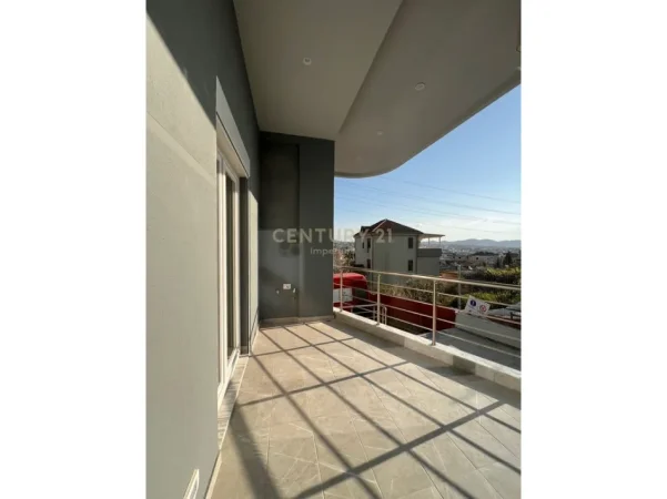 Tirane, jepet me qera apartament 2+1+Ballkon Kati 4, 232 m² 450 € (kodra e priftit)