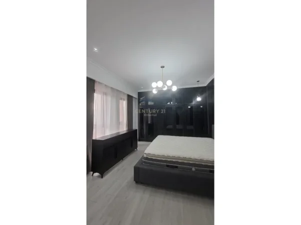 Tirane, jepet me qera apartament 2+1+Ballkon Kati 9, 114 m² 1.500 € (rruga e kavajes)