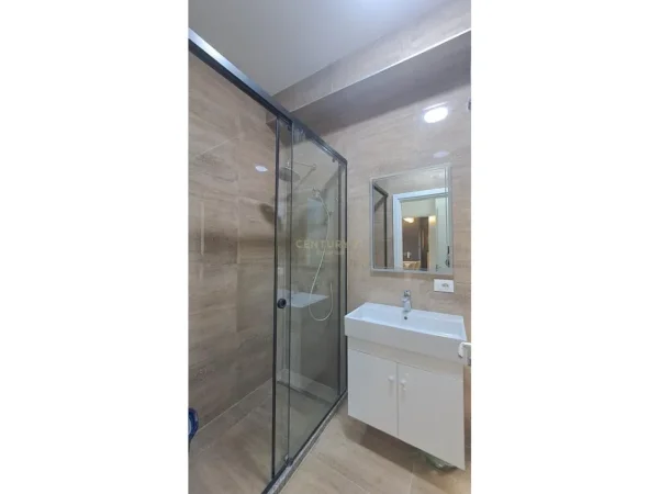 Tirane, jepet me qera apartament 2+1+Ballkon Kati 9, 114 m² 1.500 € (rruga e kavajes)