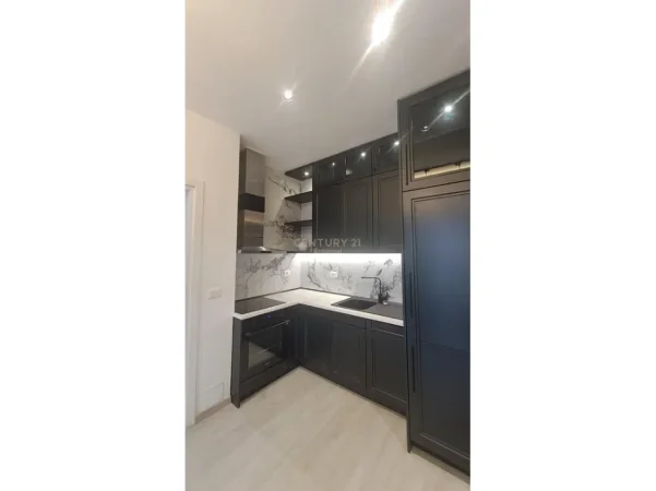 Tirane, jepet me qera apartament 2+1+Ballkon Kati 9, 114 m² 1.500 € (rruga e kavajes)