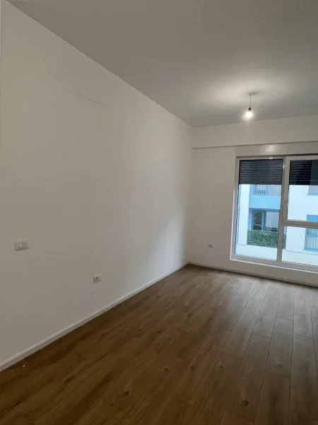 Tirane, jepet me qera apartament 1+1+Ballkon Kati 3, 400 € 