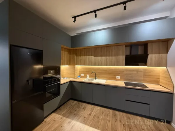 Tirane, jepet me qera apartament 2+1 Kati 8, 118 m² 1.300 € (delijorgji)