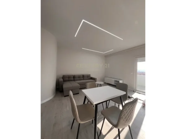 Tirane, jepet me qera apartament 1+1+Ballkon Kati 3, 65 m² 400 € (kodra e priftit)