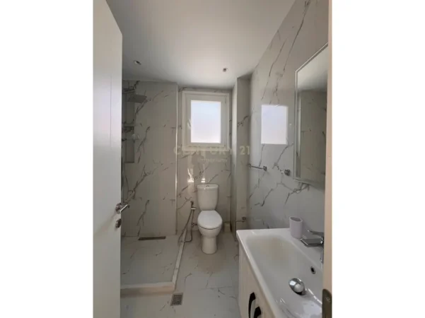 Tirane, jepet me qera apartament 1+1+Ballkon Kati 3, 65 m² 400 € (kodra e priftit)