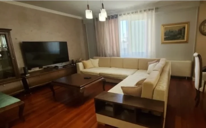 Jepet me qera apartament 3+1+Ballkon Kati 3, 160 m² 1.700 € (Bllok)
