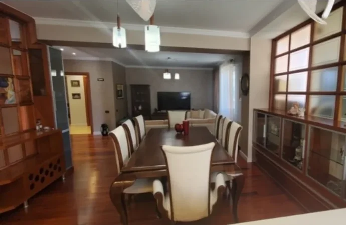 Jepet me qera apartament 3+1+Ballkon Kati 3, 160 m² 1.700 € (Bllok)