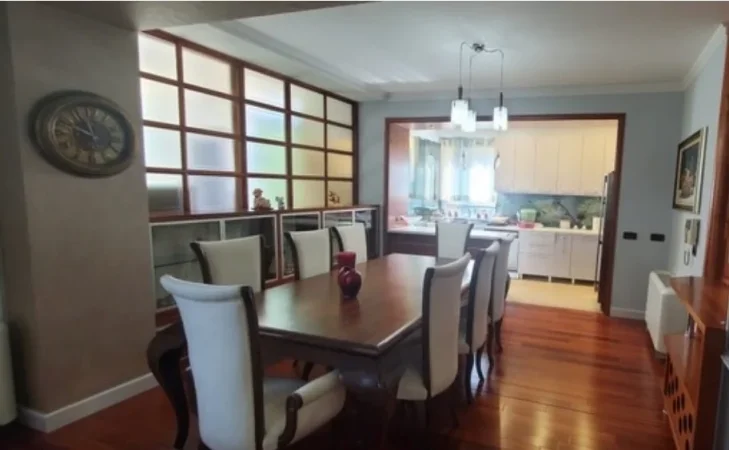 Jepet me qera apartament 3+1+Ballkon Kati 3, 160 m² 1.700 € (Bllok)