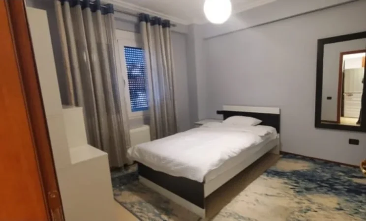 Jepet me qera apartament 3+1+Ballkon Kati 3, 160 m² 1.700 € (Bllok)