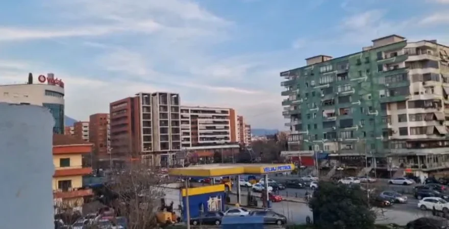 Tirane, jepet me qera Vile 1+1+Aneks+Ballkon Kati 4, 80 m² 330 € 