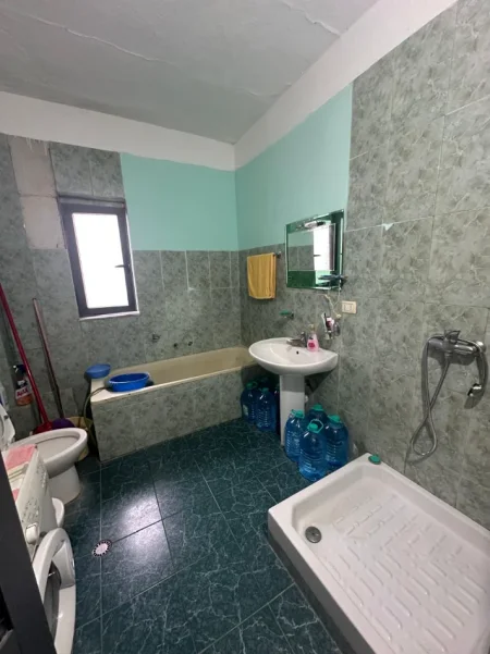 Tirane, shitet apartament 2+1+Ballkon Kati 5, 70 m² 120.000 € (Blloku i Ambasadave )