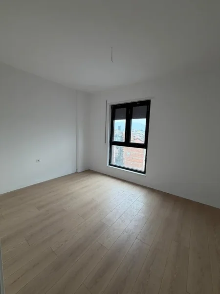 Tirane, shitet apartament 2+1+Aneks+Ballkon Kati 8, 97 m² 299.400 € (Komuna Parisit)