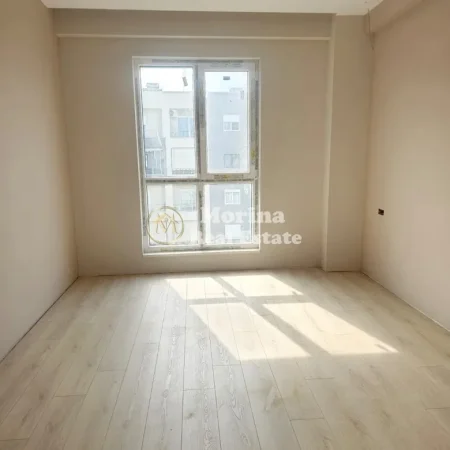 Tirane, jepet me qera apartament 2+1 Kati 7, 86 m² 800 € (Komuna e Parisit)
