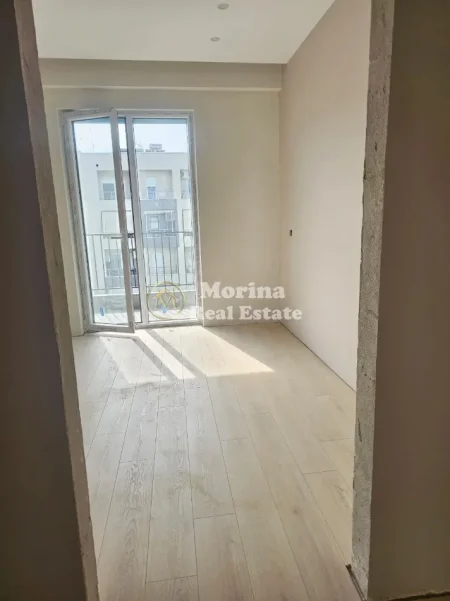 Tirane, jepet me qera apartament 2+1 Kati 7, 86 m² 800 € (Komuna e Parisit)