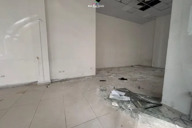 Shqiperi, jepet me qera ambjent biznesi , 140 m² 1.570 € (rruga e barrikadave)