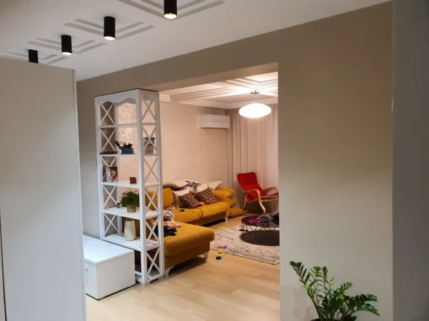 Tirane, jepet me qera apartament 2+1 Kati 1, 134 m² 1.800 € (Rruga e Kosovareve)