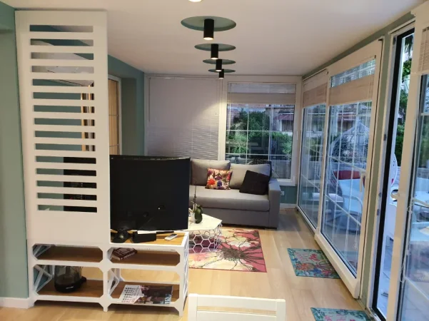 Tirane, jepet me qera apartament 2+1 Kati 1, 134 m² 1.800 € (Rruga e Kosovareve)