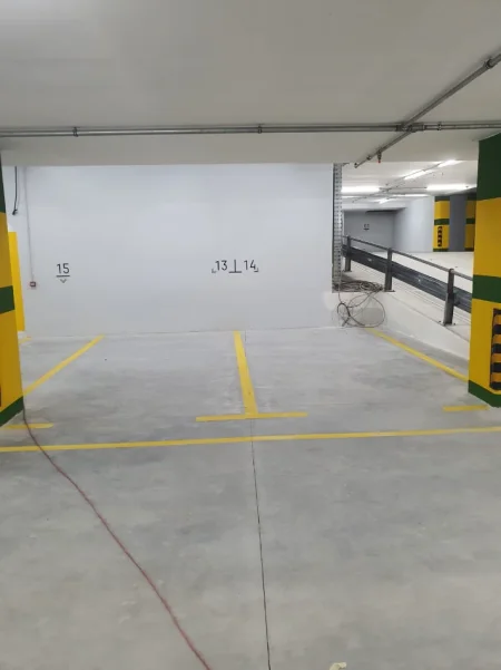 Tirane, jepet me qera apartament 2+1 Kati 1, 134 m² 1.800 € (Rruga e Kosovareve)