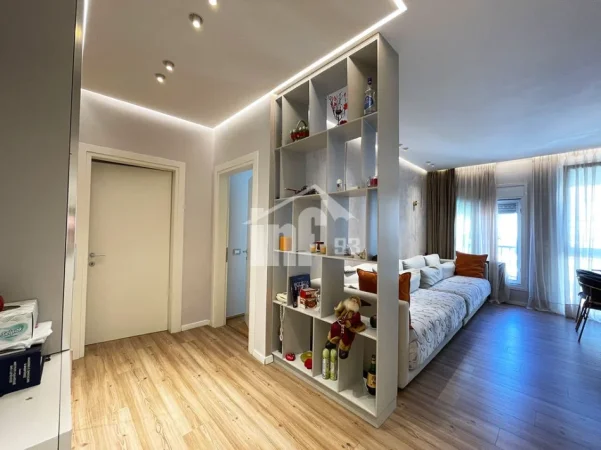 Tirane, jepet me qera apartament 2+1 Kati 5, 95 m² 950 € (RRUGA E “DIBRES”, TE SELVIA)