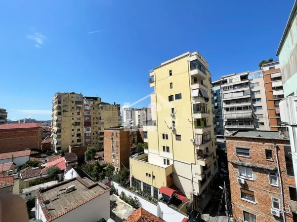 Tirane, jepet me qera apartament 2+1 Kati 5, 95 m² 950 € (RRUGA E “DIBRES”, TE SELVIA)