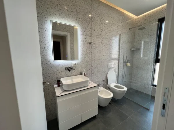 Tirane, jepet me qera apartament 1+1 Kati 4, 500 € 