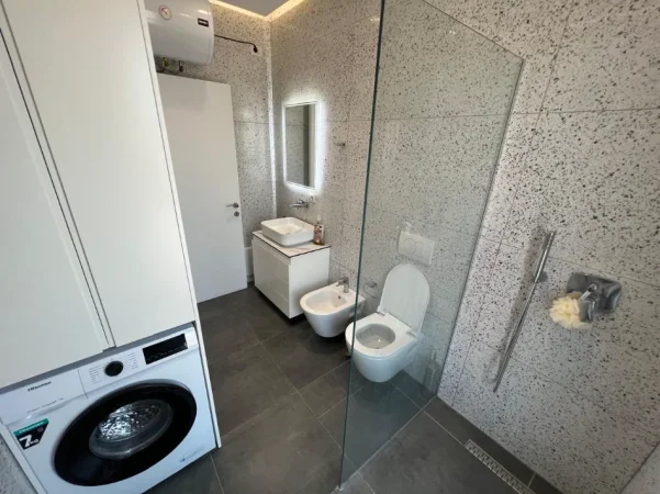 Tirane, jepet me qera apartament 1+1 Kati 4, 500 € 