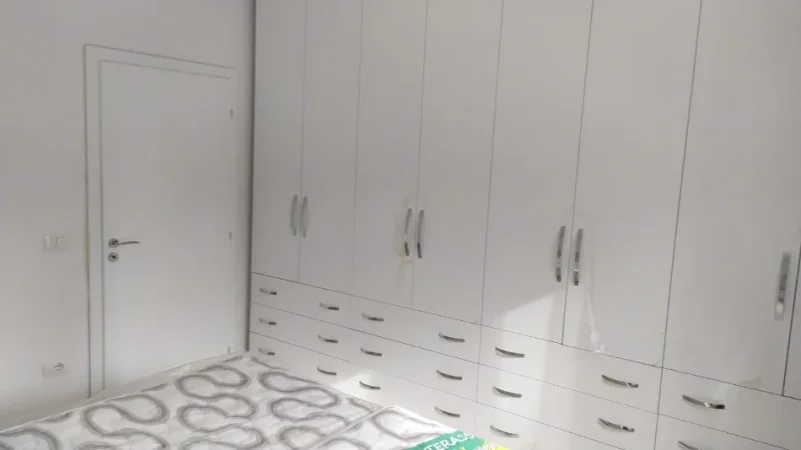 Tirane, jepet me qera apartament 1+1 Kati 3, 60 m² 550 € (Oxhaku /Rr.Marie Logoreci)