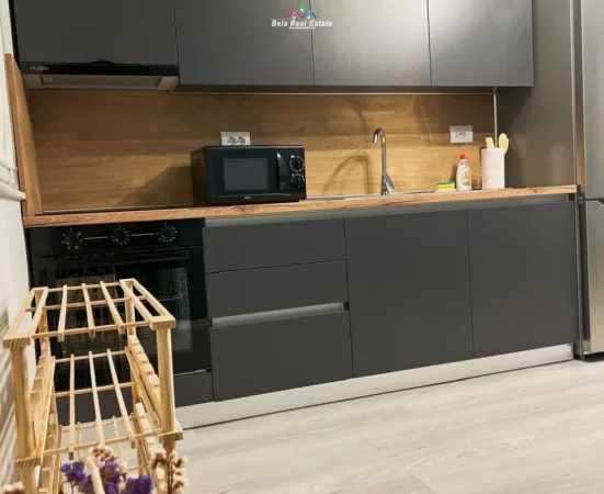 Tirane, jepet me qera apartament 1+1 Kati 3, 78 m² 680 € (Rruga e Durrsit)