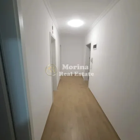 Tirane, jepet me qera apartament 2+1 Kati 3, 88 m² 1.200 € (Sheshi Skenderbej)