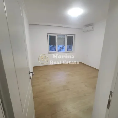 Tirane, jepet me qera apartament 2+1 Kati 3, 88 m² 1.200 € (Sheshi Skenderbej)