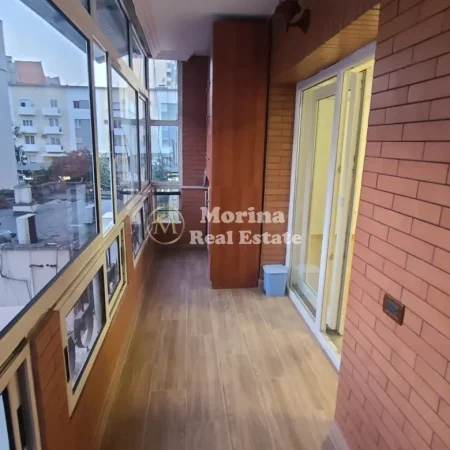 Tirane, jepet me qera apartament 2+1 Kati 3, 88 m² 1.200 € (Sheshi Skenderbej)