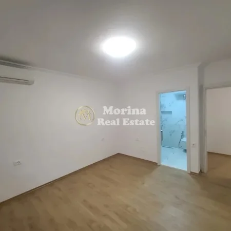 Tirane, jepet me qera apartament 2+1 Kati 3, 88 m² 1.200 € (Sheshi Skenderbej)