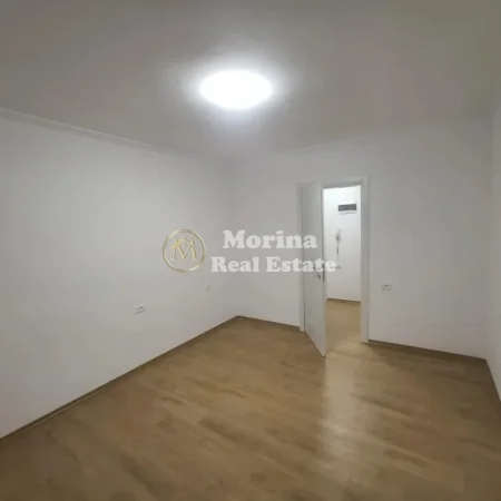 Tirane, jepet me qera apartament 2+1 Kati 3, 88 m² 1.200 € (Sheshi Skenderbej)