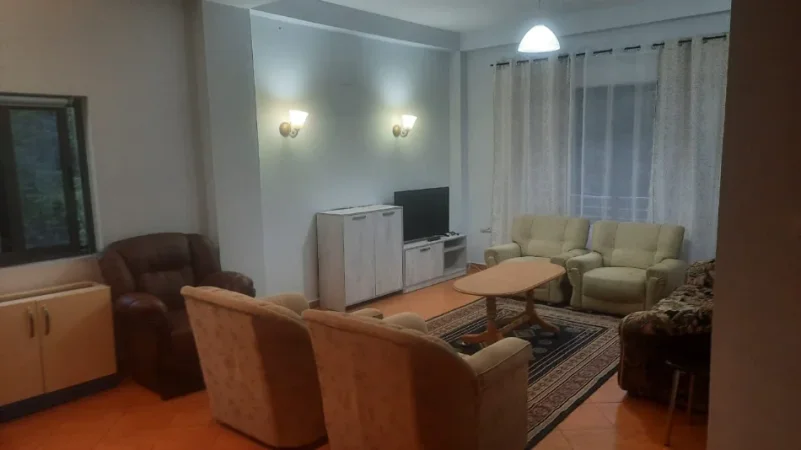 Tirane, jepet me qera Vile 2+1 Kati 2, 148 m² 450 € (Qyteti Studenti)