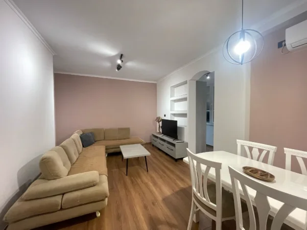 Tirane, jepet me qera 1+1 Kati 8, 500 € 