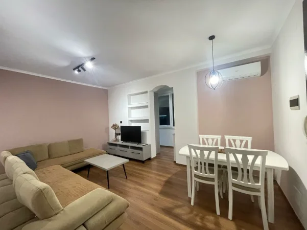 Tirane, jepet me qera 1+1 Kati 8, 500 € 